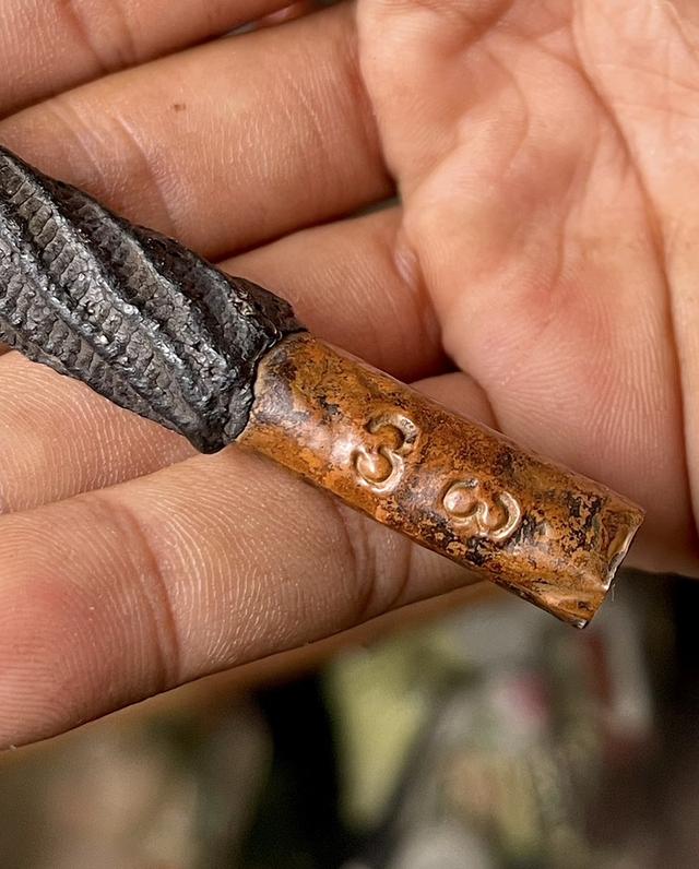 ตะกรุดหลวงปู่ทิมวัดละหารไร่ โค้ดเลข3 ปี17 ขนาด4นิ้ว 15
