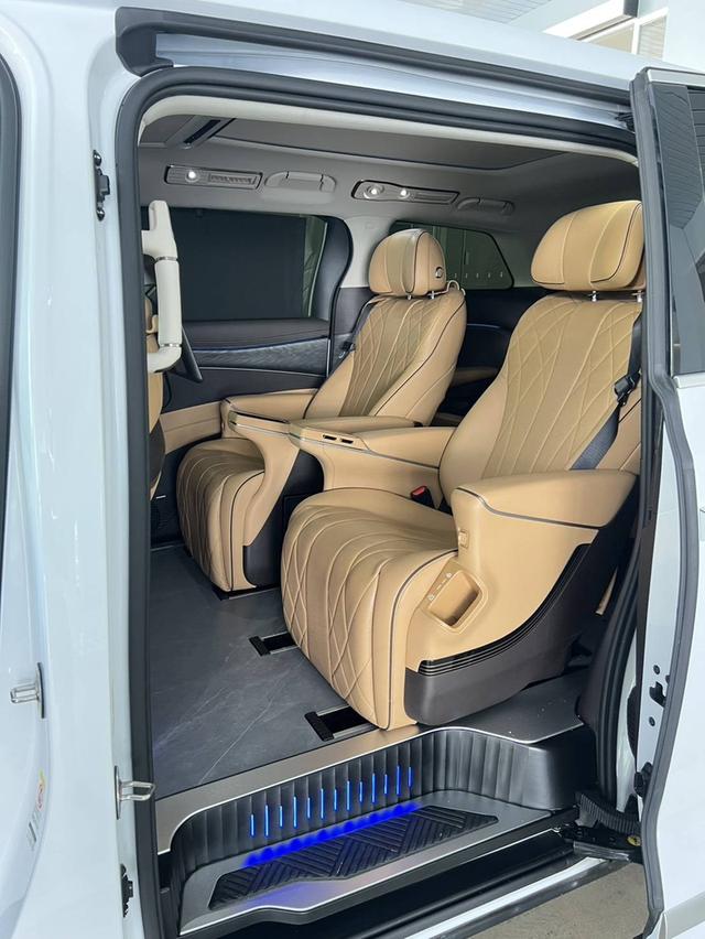 Denza D9 2024 รถบ้าน เจ้าของขายเอง ไมค์ 19XXX รูปที่ 4