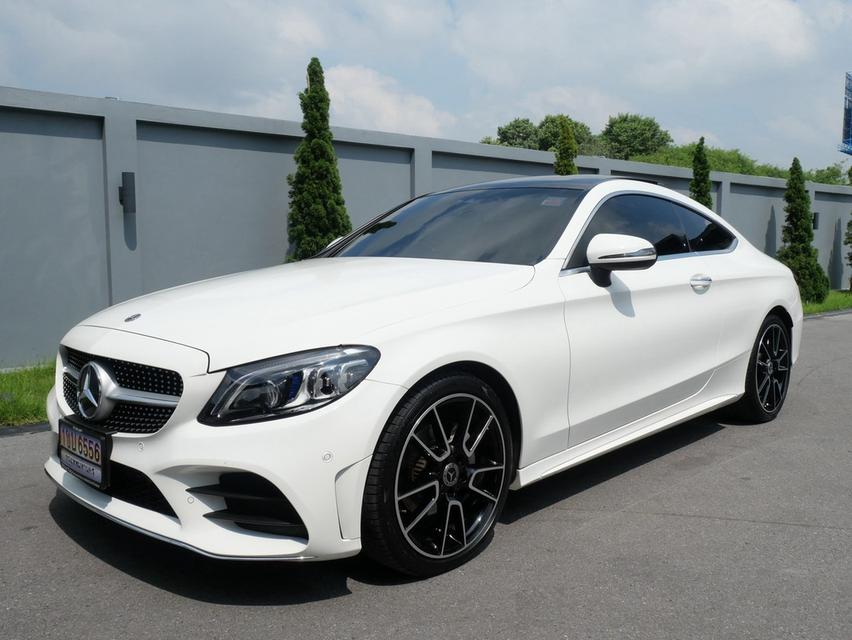 Mercedes-Benz C200 Coupe 2.0 AMG FaceLift 2023 สีขาว รถสวยมือเดียวไมล์น้อย เครื่อง 2.0 แล้ว