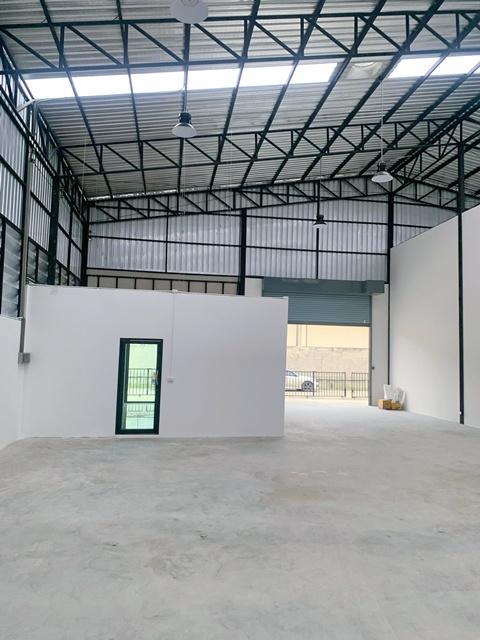 โรบินสัน ศรีสมาน 900ม.ไทวัสดุ ศรีสมาน 2.2 กม. ให้เช่าโกดัง พร้อมออฟฟิศ 250 ตร.ม. 70 ตร.วา. 1 นอน 1 ออฟฟิศ 3 น้ำ 2