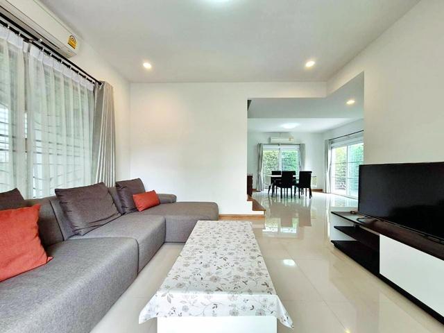 นิคมปิ่นทอง ชลบุรี 3.8 กม เจปาร์ค ศรีราชา 3.7กม. บ้านเดี่ยว 2ชั้นหรูหรา จัดเต็มเฟอร์ฯ 45ตร.ว.180ตร.ม. 3นอน 3น้ำ.รพ.สมิติ 4