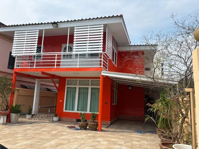 P605 ให้เช่าบ้านเดี่ยว 2 ชั้น ซอยลาดพร้าว 69 หน้าปากซอยมีรถไฟฟ้าสายสีเหลืองสถานีลาดพร้าว 71 เดินทางสะดวก 13