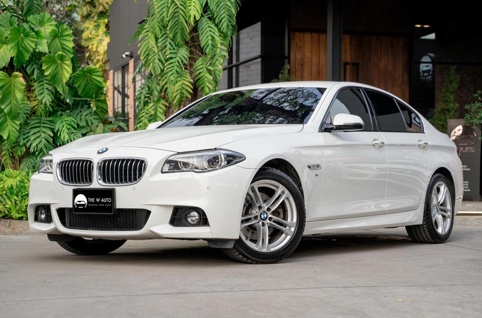 รูป BMW 525d M Sport LCI โฉม F10  ปี 2015 📌𝗕𝗠𝗪 𝟱𝟮𝟱𝗱 lci ดีเซล เข้าใหม่ค่าา! ราคาไฟลุก 9 แสนบาทเท่านั้น ❤️‍🔥
