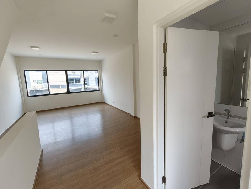 สำนักงาน ซอยมังกร เทพารักษ์ 12