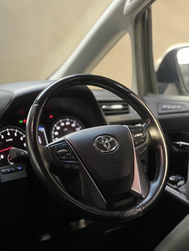 Toyota Vellfire 6