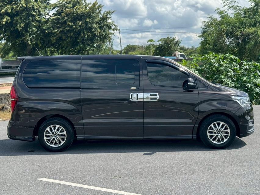Hyundai H1 2.5 Elite (Minorchange) 2019 สีน้ำตาล ออโต้