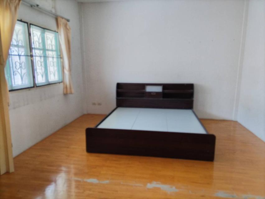 ทาวน์เฮ้าส์ 21 ตร.ว. 2ชั้น 4นอน 2น้ำ ม.ปิยวรารมย์1 บางบัวทอง(ถ.บางกรวย-ไทรน้อย) 4