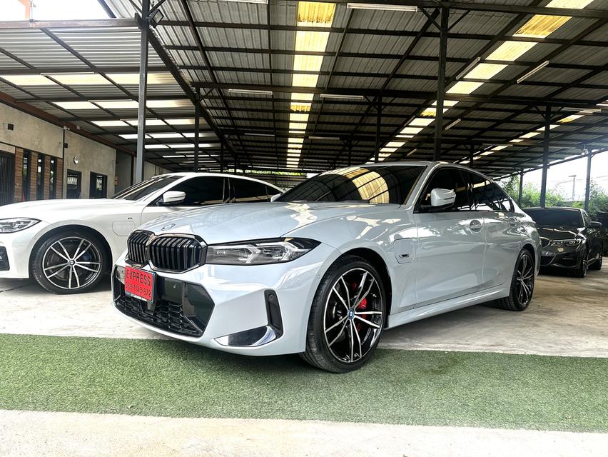BMW 330e Plug-in Hybrid M SPort (LCI) ปี2023 จดปี 24 ไมล์น้อย