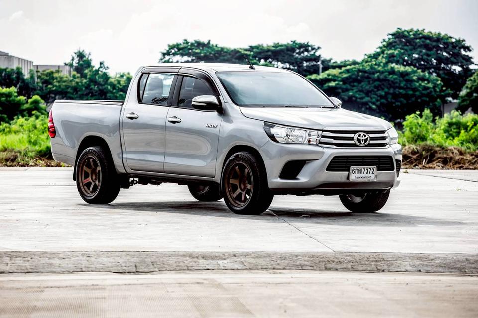 TOYOTA HILUX REVO 2.4 E DOUBLE CAB สีเทา ปี 2017  4
