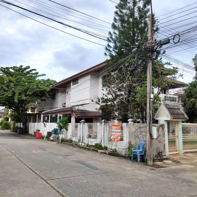 ขาย บ้านเดี่ยว หมู่บ้านปรีชา พุทธมณฑลสาย4 จำนวน 2 ชั้น ขนาดเนื้อที่ดิน  90 ตารางวา พื้นที่ใช้สอย 250 ตารางเมตร  3