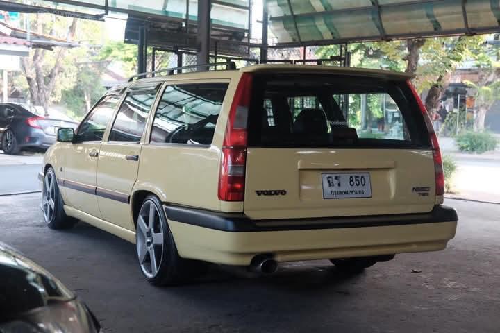 Volvo 850 สีเหลือง  10