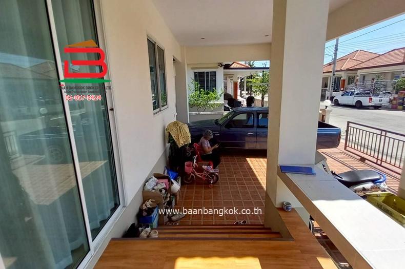 บ้านเดี่ยว 1 ชั้น หมู่บ้าน ฐานมั่นคง 15 เนื้อที่ 68 ตรว. (ซอยเอราวัณ 27) ถนนเอราวัณ 1 ตำบลคลองสอง อำเภอคลองหลวง ปทุมธานี 3