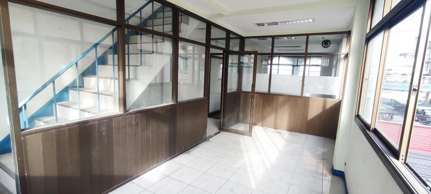 ลดแรงต่ำตลาดมาก ตึกแถวอาคารพาณิชย์4.5ชั้น เสรไีทยใกล้นิด้า ห้องมุม 4