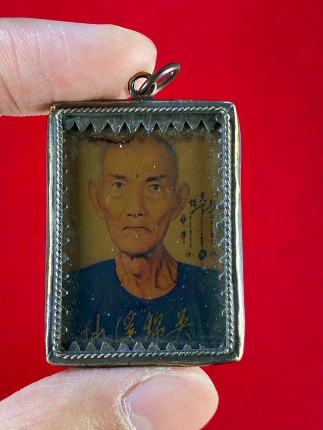 รูปถ่ายเก่า เซียนแปะโรงสี (อาจารย์โง้ว กิมโคย) เลี่ยมกรอบเงินเก่า หลังมีรอยจาร เศรษฐีสมปรารถนา ประสบการณ์ดีมาก