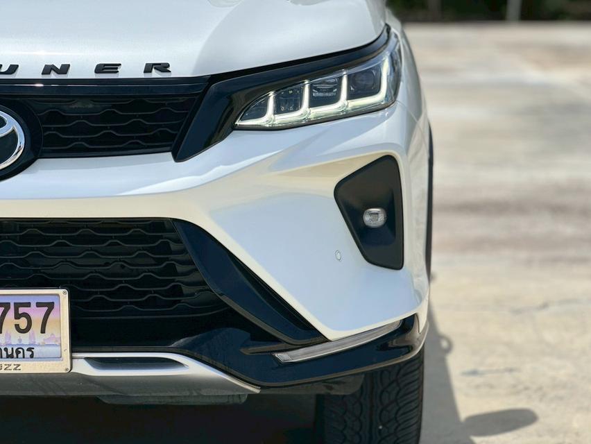 TOYOTA FORTUNER Wagon 4dr Legender 7st Auto 6sp 2 WD 2.4DCT ปี 2022 สีขาว