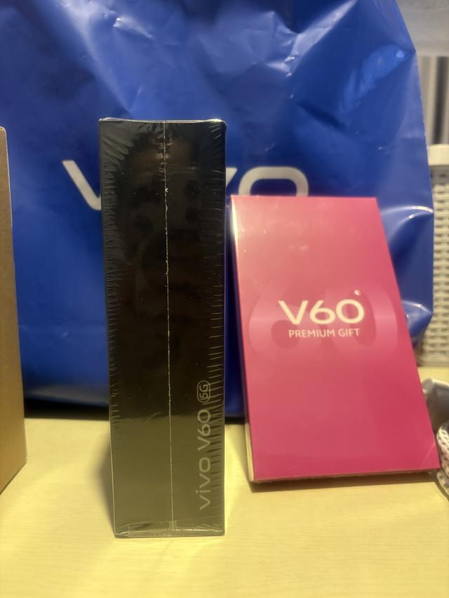 โทรศัพท์มือถือ Vivo V60 5G 12/259GB 3