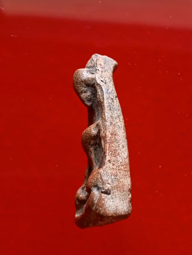 พระกรุนางพญา ผงสุพรรณ รูปที่ 4