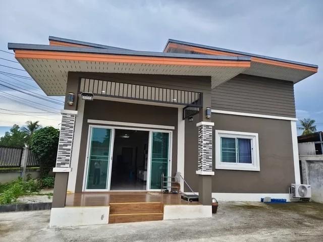 บ้านเดี่ยวมือสองพัทยา (หลังมุม) บ้านบรรยากาศดี เงียบสงบ ลมพัดเย็นตลอดวัน ติดถนนสาธารณะ 3 ด้าน น้ำไม่ท่วม 1