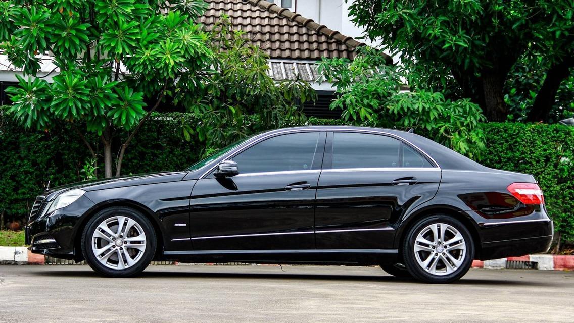 Mercedes-BENZ E-CLASS E250 1.8 CGI AVANTGARDE ปี 2011 โฉม W212 ปี10-12  เกียร์ AUTO สีดำ เครื่องยนต์เบนซิน ไมล์เพียง 229,272 km.  5