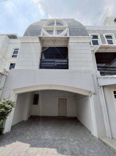 ให้เช่า ทาวน์โฮม 4 ชั้น กำลังรีโนเวท เอกมัยซอย12 ซอยเจริญใจ ซอยปรีดี31 ทำเลดีใจกลางเมือง ใกล้รถไฟฟ้า BTS เอกมัย จดทะเบียนบริษัทได้ ไม่รวมภาษี หัก ณ ที 2