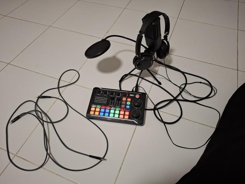 ขายยกเซ็ต Live Sound Card พร้อมไมค์ และ หูฟัง มือสองสภาพดี