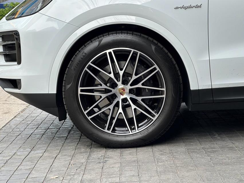 Porsche Cayenne Coupe E-Hybrid 2024 สีขาว รถประกอบ Germany AAS Warranty Start 32024 รูปที่ 4