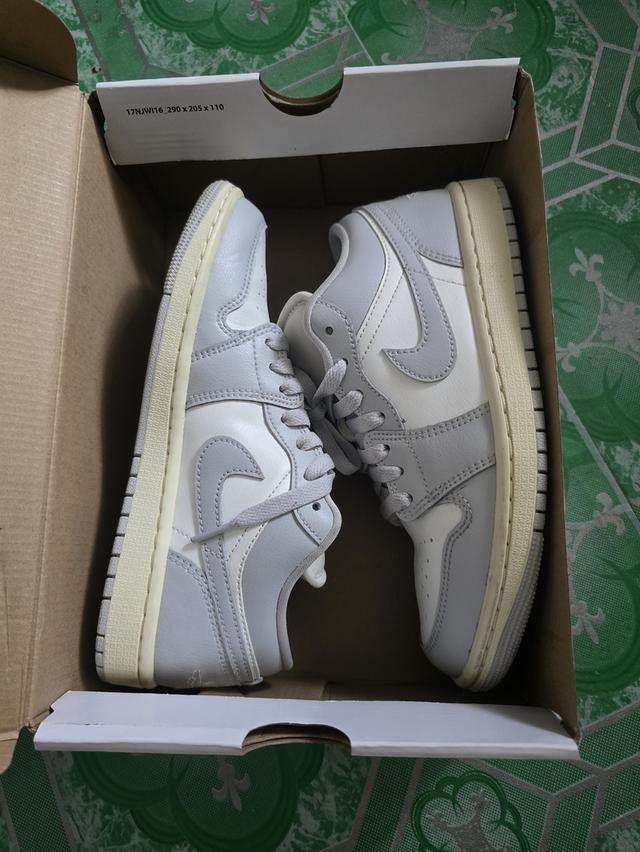 รองเท้า ไนกี้ Air jordan 1 low สีเทาขาว