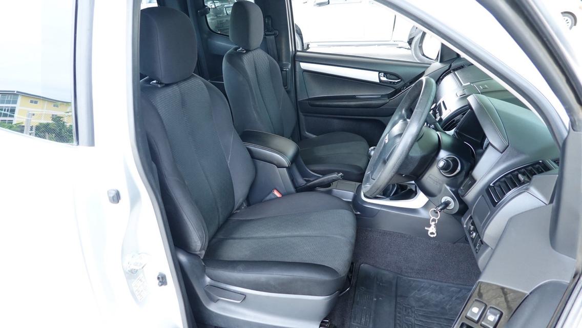 ISUZU DMAX Space Cab MT ปี 2018 สีเงิน 11