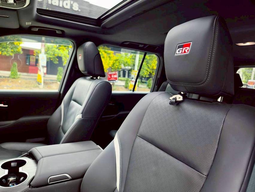 รหัสรถ KPV111 2024 Toyota Land Cruiser 3.3 300 GR Sport 4WD SUV 9