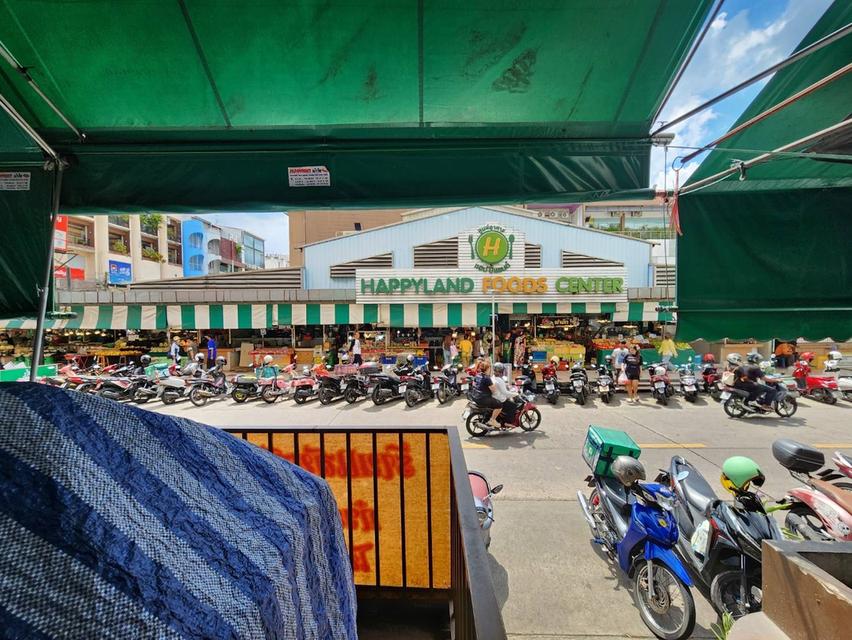 ให้เช่าตึกแถวตรงข้าม Happyland Food Center ลูกค้าคึกคักตลอดวัน เลขที่ 66 เหมาะขายอาหาร ติดร้านโจ๊กเลือดหมู มัดจำ2เดือน ล่วงหน้า1 เดือน ค่าเช่า 25,000  1