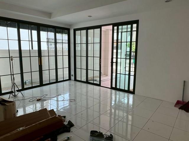 ให้เช่าทาวน์โฮม 4 ชั้น 32 ตรว. ลาดพพร้าว-วังหิน ใกล้รัชดาภิเษก 32 เสนานิคม พหลโยธิน