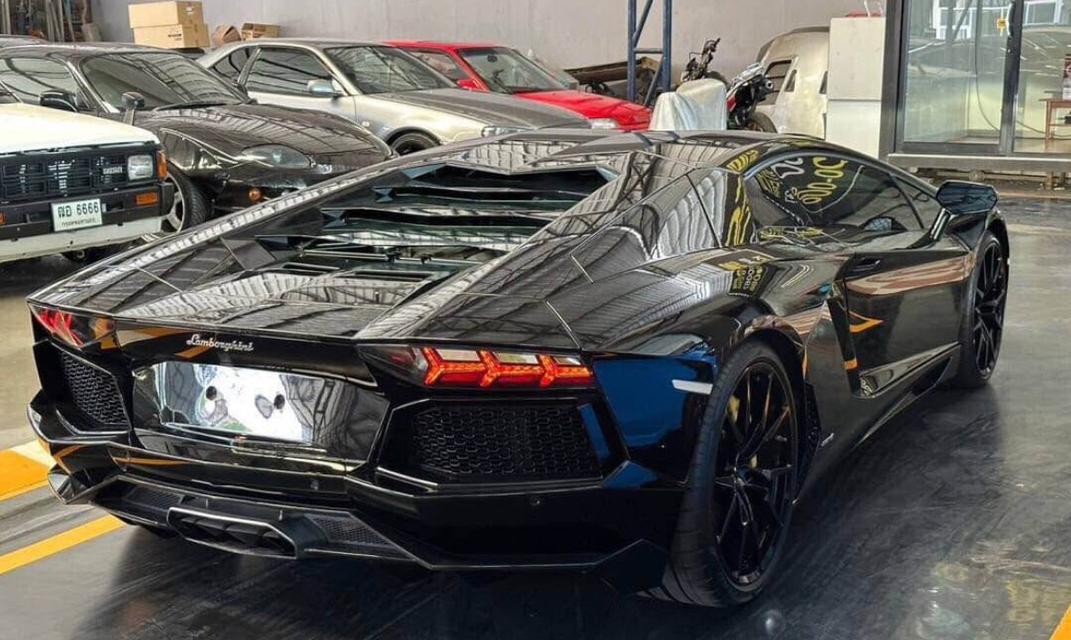 Lamborghini Aventador LP700-4 สีดำ 2