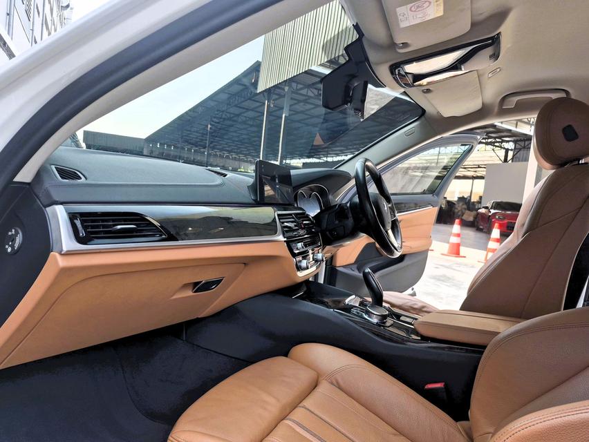 ขายBMW 520d Sport ปี18 13