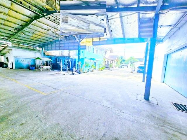 ตลาดทิพย์ พลาซ่า 1.4กม. ตลาดทุ่งครุ 3.2 กม. เทเลอร์ 18ล้อเข้าได้ ให้เช่าโกดัง 2,784 ตร.ม. 5 นอน 2 น้ำ 1 แอร์ ซ. สุขสวัสด 6