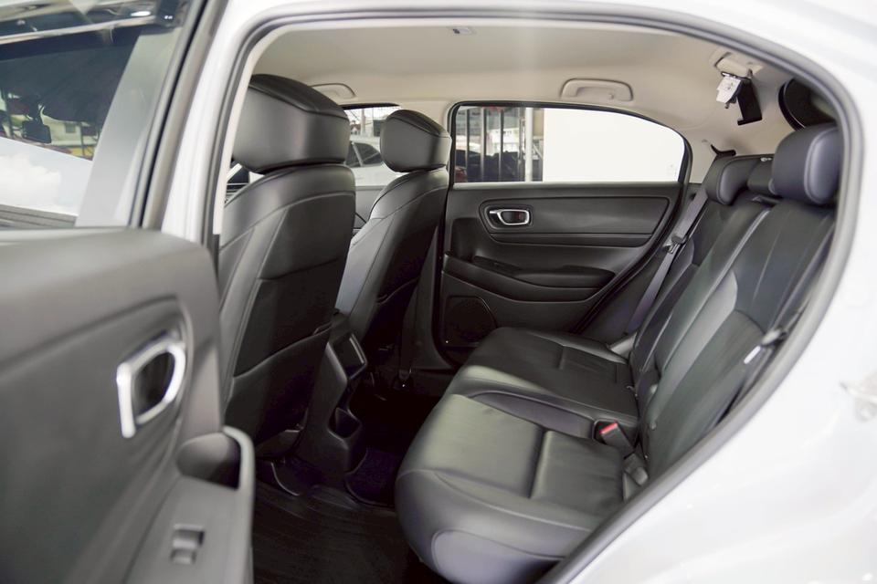 HONDA HR-V 1.5 E e:HEV AT (ปี 2024)ทะเบียน: ขท 8319 (สุราษฎร์ธานี) สี: ขาวเครื่องยนต์: เบนซิน + ไฟฟ้า 1500ccเลขไมล์ปัจจุบัน: 52,xxx กม. รูปที่ 15