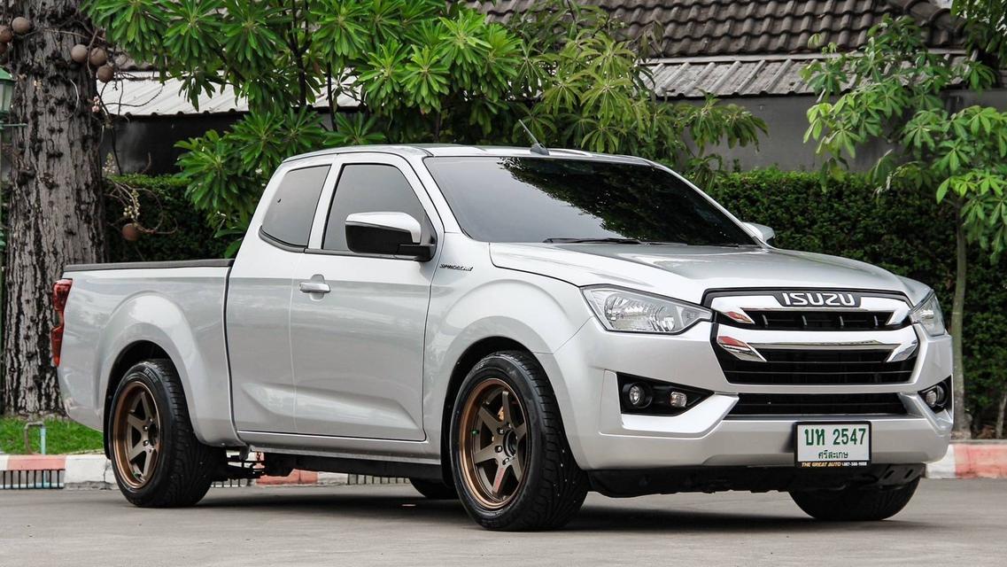 ISUZU D-MAX SPACECAB 1.9 Ddi L DA ปี 2020 (โฉม SPACECAB 19-ปัจจุบัน) เครื่องยนต์ดีเซล สีเทา เกียร์ธรรมดา(MT) ไมล์เพียง 124,683 ช่วงล่างแน่นๆ 3