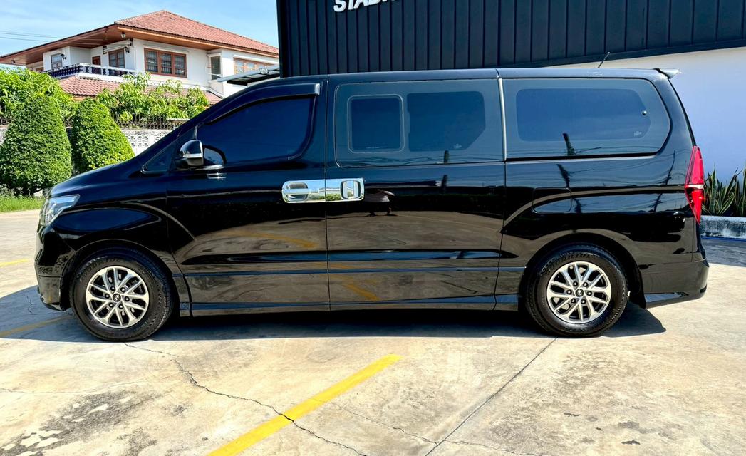 HYUNDAI H-1 2.5 Elite ปี2018 ไมล์น้อย 66,xxx โลแท้ เข้า 0 ตลอดรถบ้านมือเดียวป้ายแดง ยางใหม่ปี 25