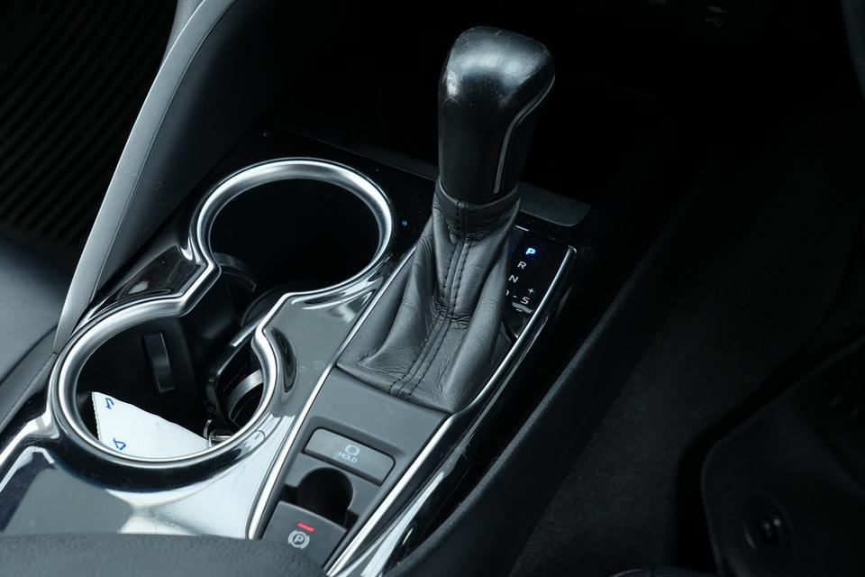 TOYOTA Camry 2.0 G  A/T สี ขาว ปี 2021 รูปที่ 9