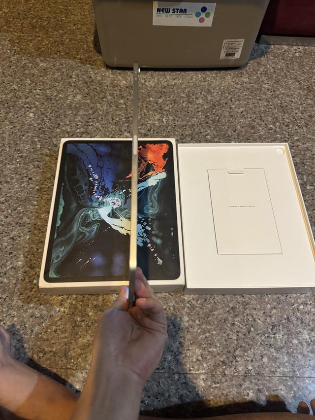 ขายๆๆๆถูกๆๆiPadPro12.9สีหายากSilver256กิ๊กWifi Only มีกล่องอีมี่ตรงใช้งานดีทุกๆฟังชั่นสูนTrueทุกๆฟังชั่นรีสโตได้ตลอดไม่มีติดไอคราว Model TH/A  สภาพ: 9 6