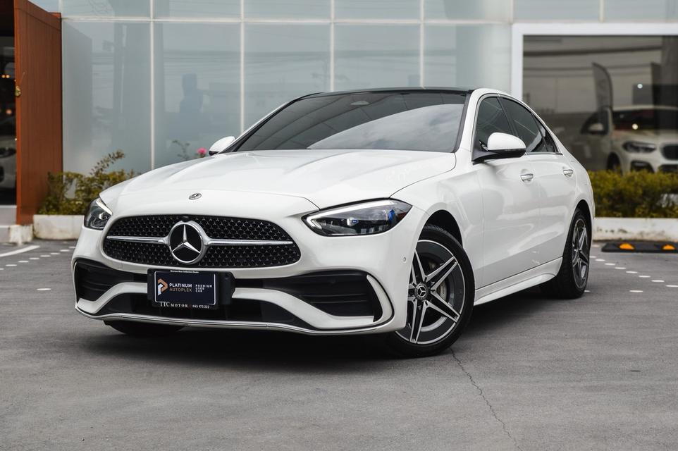 Benz C350e AMG Dynamic ปี 2023 ขาว เบาะดำแดง ไมล์ 56,xxx