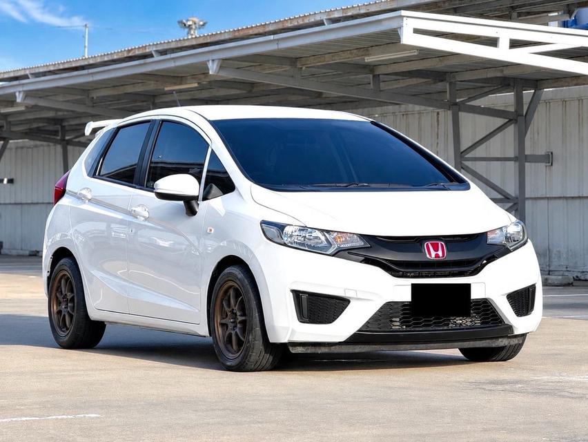 HONDA JAZZ GK 1.5S (AS) Y2015 สีขาวมุก ออโต้📍เลขไมล์ 150,000 km 📍ราคา 259,000 บาท 📍ออกรถเริ่มต้น 5,000 บาท