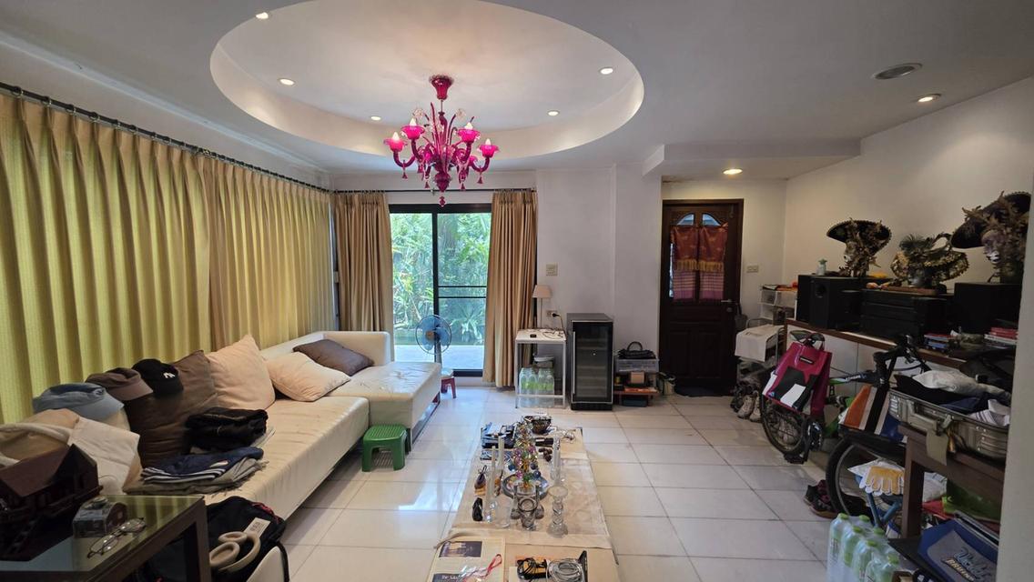 ขายบ้านเอกมัย 22 ซอยเยาวราช สุขุมวิท ที่ดิน 42 ตร.ว สภาพแวดล้อมน่าอยู่ ถนนกว้าง เข้าออกได้ทั้งเอกมัย ปรีดีพนมยงค์ ใกล้ BTSทองหล่อ Sukhumvit Ekkamai 5