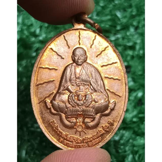 เหรียญหลวงปู่ทวดเปิดโลก รุ่นแรก หลังครูบาศรีวิชัย วัดป่าบารมีศรีวิชัย ปี 2559 ทองแดงผิวไฟ (แท้💯✔️)