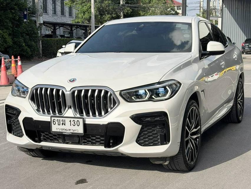 #BMWX6มีไฟแนนซ์เหลือเปลี่ยนสัญญาผ่อนต่อได้ BMW X6 xDrive40i M-Sport 2022จด2025 สีขาว