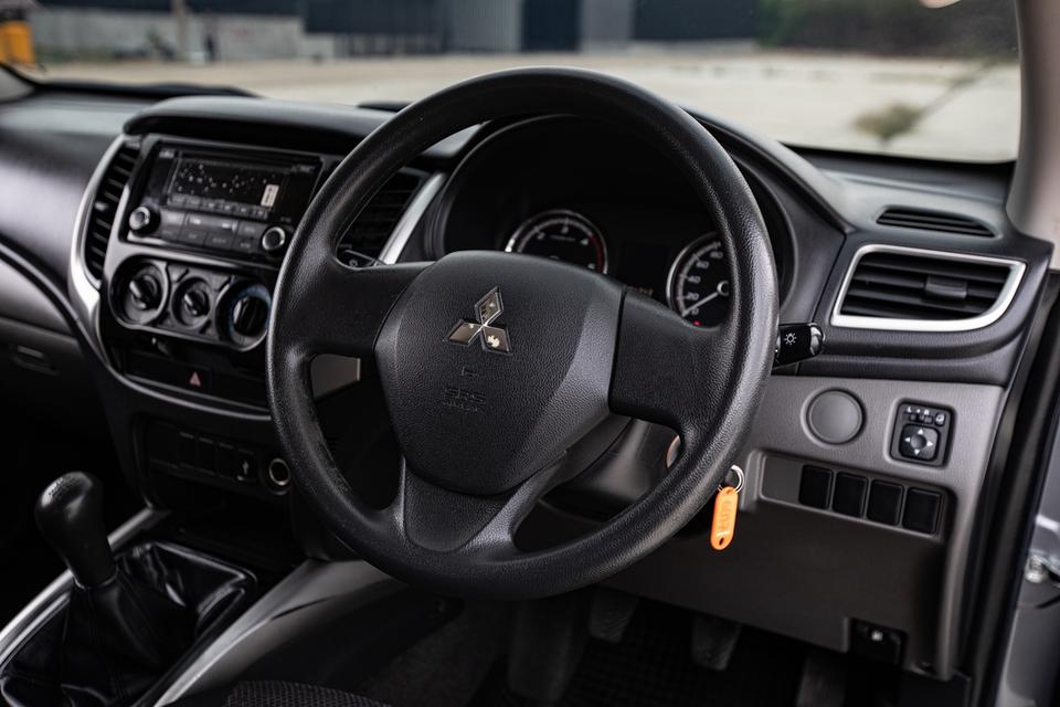 #MITSUBISHI #TRITON 2.5 GL ดีเซล MEGA CAB ปี 2017 สีเทา ไมล์แท้ 84,000 km. 15