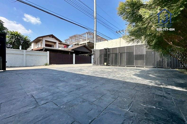 ขายบ้านแฝด 4 ชั้น บริทลอฟท์ Britloft ซอยลาดปลาเค้า 34 ซอยประเสริฐมนูกิจ15  ใกล้BTS มหาวิทยาลัยเกษตรศาสตร์ 15