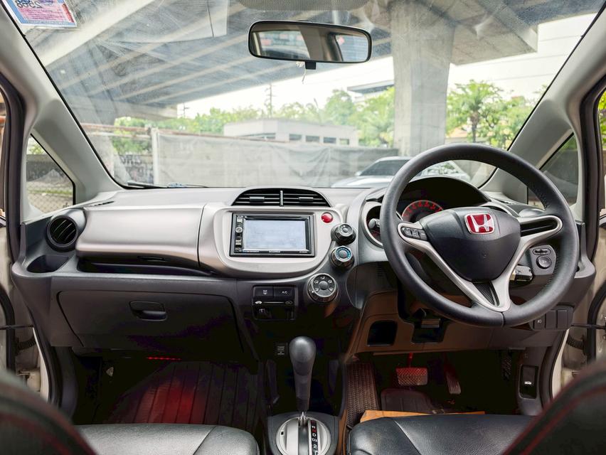 ขายรถ Honda Jazz 1.5SV ปี 2008 สีขาว เกียร์ออโต้ 13