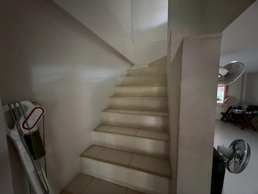 หมู่บ้านสุขสำราญ ลีฟวิ่ง (ประชาอุทิศ 90) ถนน รพช.ประชาอุทิศ  ต.คลองบ้านสวน อ.พระสมุทรเจดีย์ จ.สมุทรปราการ 12