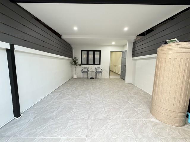 ขายทาวน์โฮม 2 ชั้น 120 ตรม. หมู่บ้านเลิศอุบล โชคชัย 4 ซอย 22 รีโนเวทใหม่พร้อมเข้าอยู่ ใกล้เซ็นทรัลอีสวิลล์ 10 นาที 4