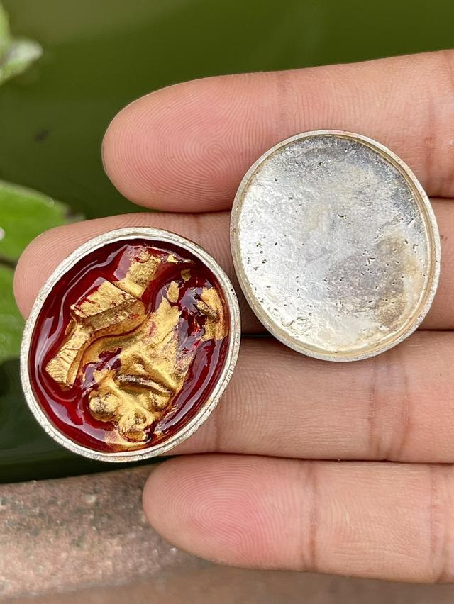 ตลับสีผึ้งม้าเสพนาง ครูบาวัง พรหมเสโน เนื้อเงิน ปี2510 ข้างในมีรกยม และนกสาริกา ปิดทอง รูปที่ 9